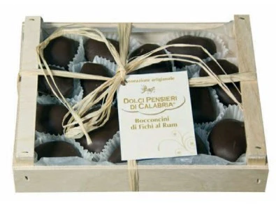 Dolci Pensieri di Calabria Figs In Dark Chocolate with Rum & Cherry in Wooden Tray 200g Dolci Pensieri di Calabria Figs In Dark Chocolate with Rum & Cherry in Wooden Tray 200g