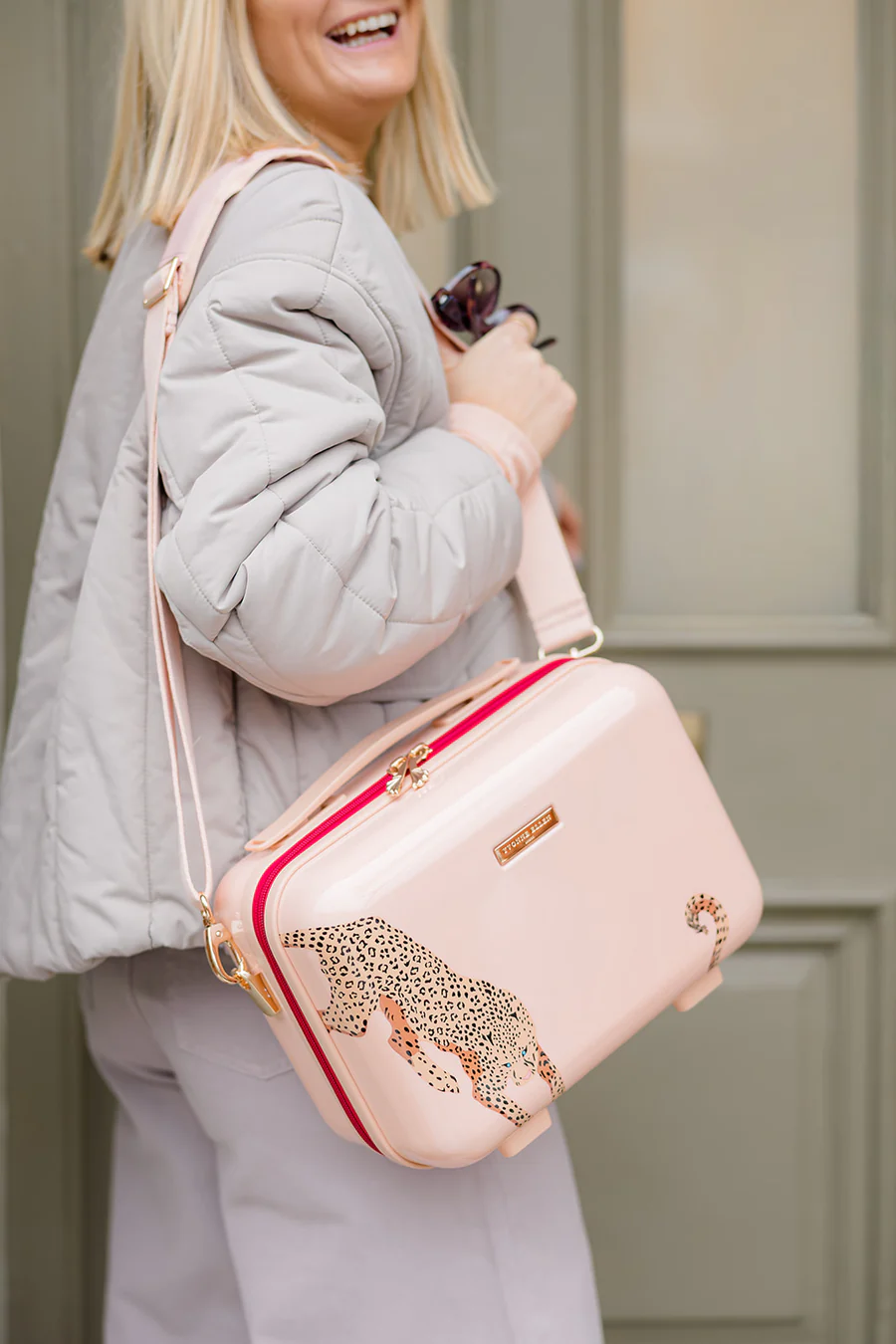 Yvonne Ellen Vintage Pink & Cheetah Vanity Case Yvonne Ellen Vintage Pink & Cheetah Vanity Case