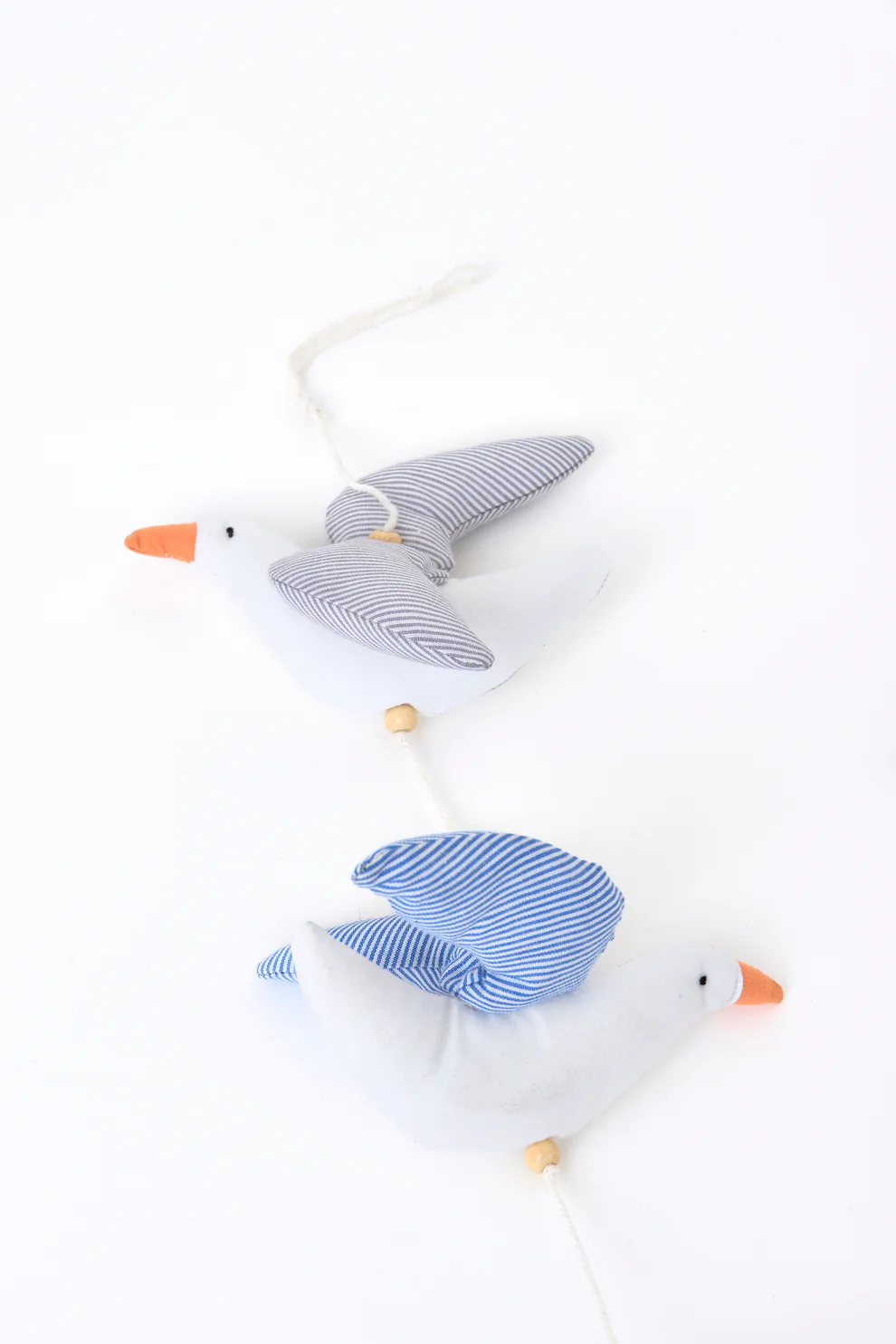 Batela Hanging Garland Of Cuddly Seagulls Batela Hanging Garland Of Cuddly Seagulls