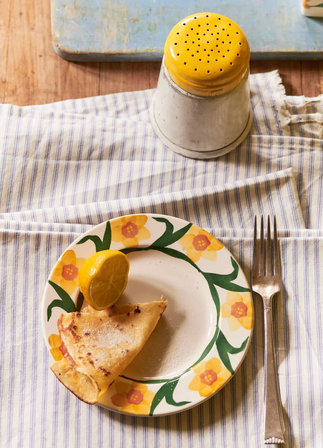 Emma Bridgewater Windblown Daffodils Small Side Plate 6.5 Inch Emma Bridgewater Windblown Daffodils Small Side Plate 6.5 Inch