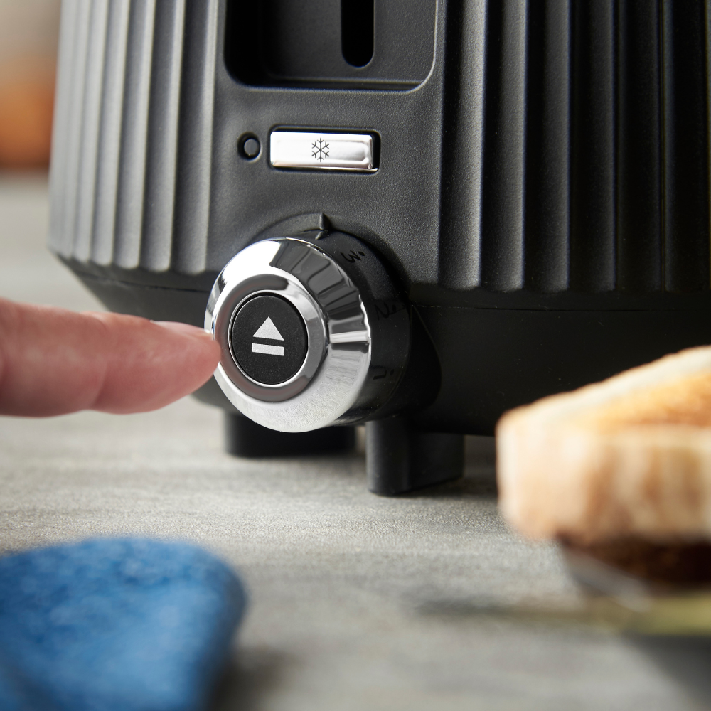 Russell Hobbs Brontë 2 Slice Toaster - Black Russell Hobbs Brontë 2 Slice Toaster - Black