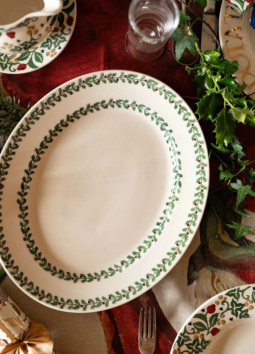 Emma Bridgewater Tiny Holly Medium Oval Platter Emma Bridgewater Tiny Holly Medium Oval Platter