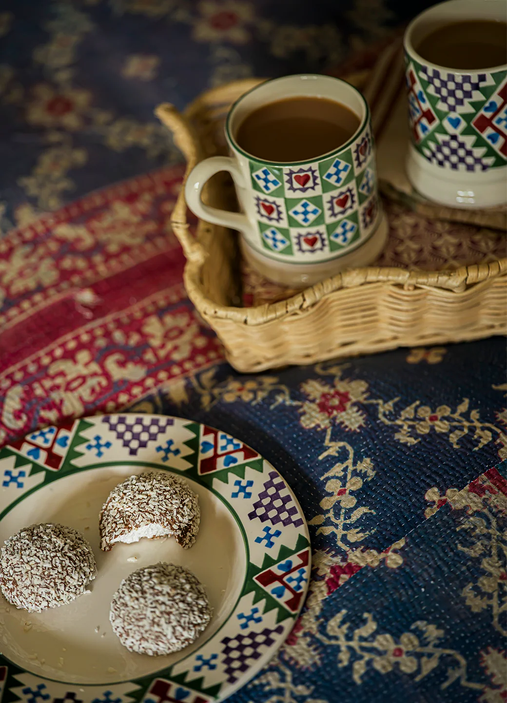Emma Bridgewater Christmas Quilt Medium Dinner Plate 8.5 Inch Emma Bridgewater Christmas Quilt Medium Dinner Plate 8.5 Inch