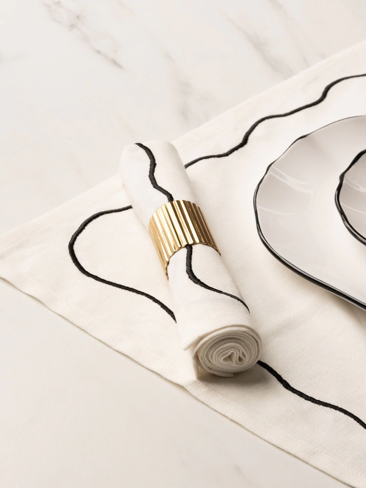 Style Sisters Set of 4 Embroidered Napkins Style Sisters Set of 4 Embroidered Napkins