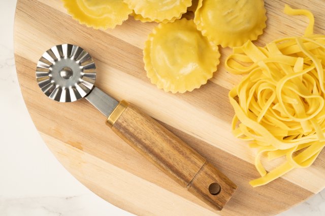 Fluted Pastry Wheel Cutter Pie Crimper Turnovers Ravioli Pasta