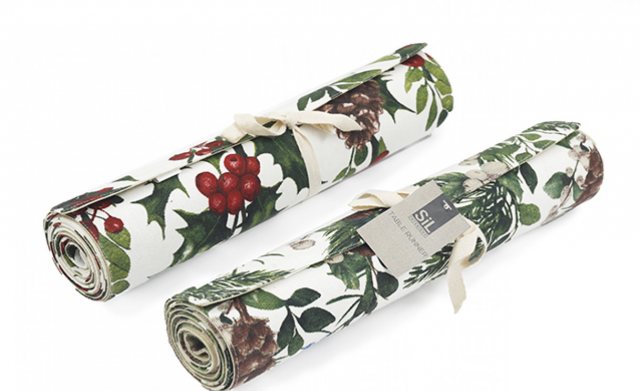 Christmas Berries Table Runner 180cm